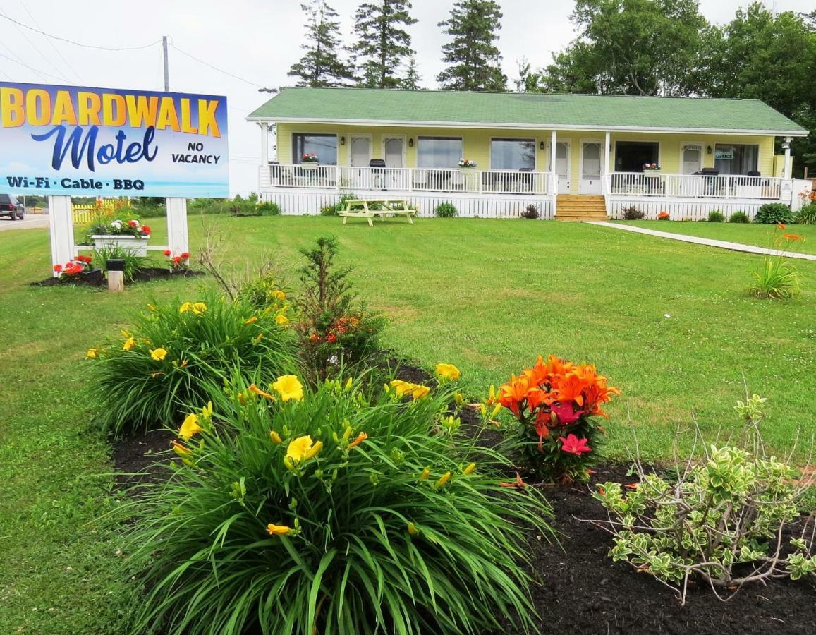 Boardwalk Motel Cavendish Exterior photo